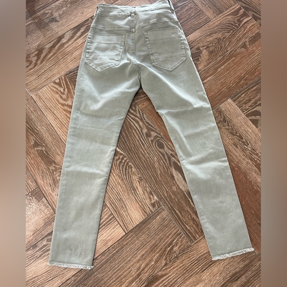 Aviv Sage Bevy Flog - Picture 2 of 3